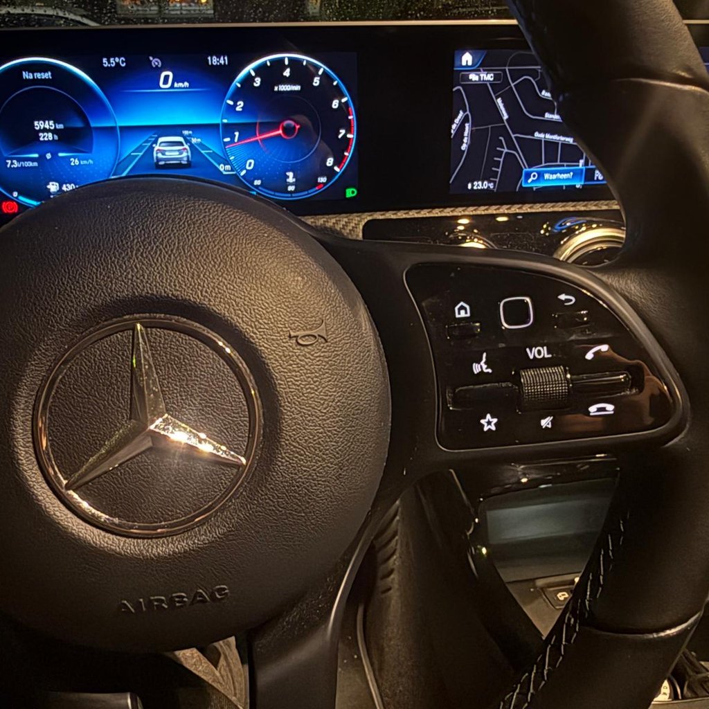 Modern dashboard van een lesauto